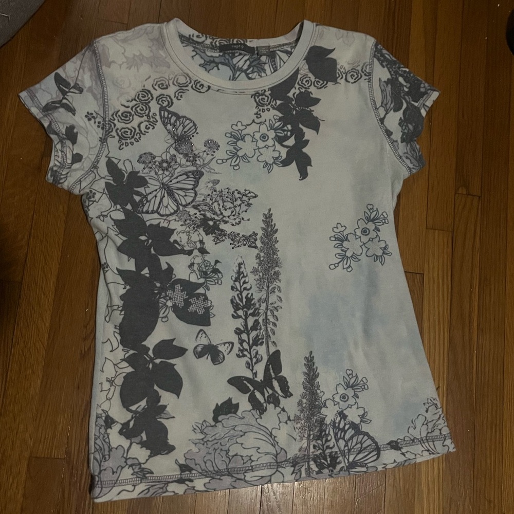 Cute vintage shirt.